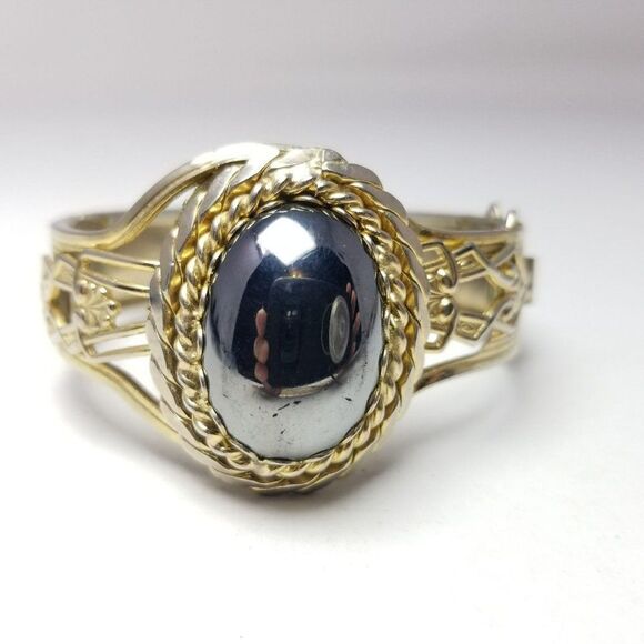 Vintage Large Gold Tone Bangle with Oval Cabochon Center, Hinged Bracelet Estate - Picture 8 of 8